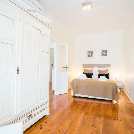 Sao Bento Authentic Apartment. Lisbon